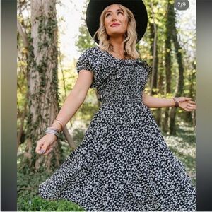 Ivy City Co Black Daisy Rae Dress, size small